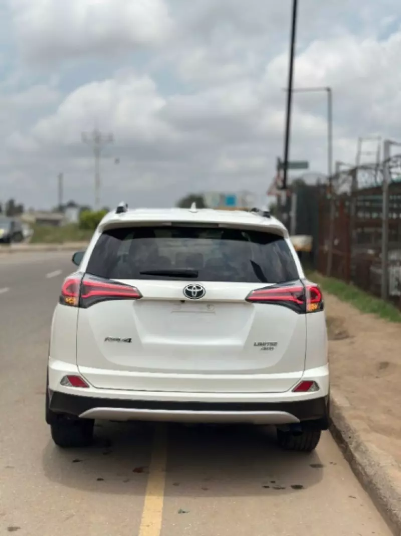 Toyota RAV 4   - 2016