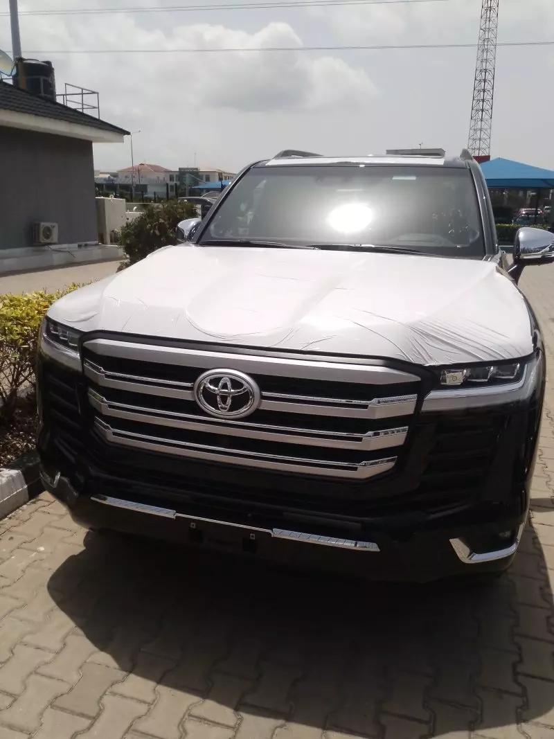 Toyota Landcruiser 300 VXR   - 2025