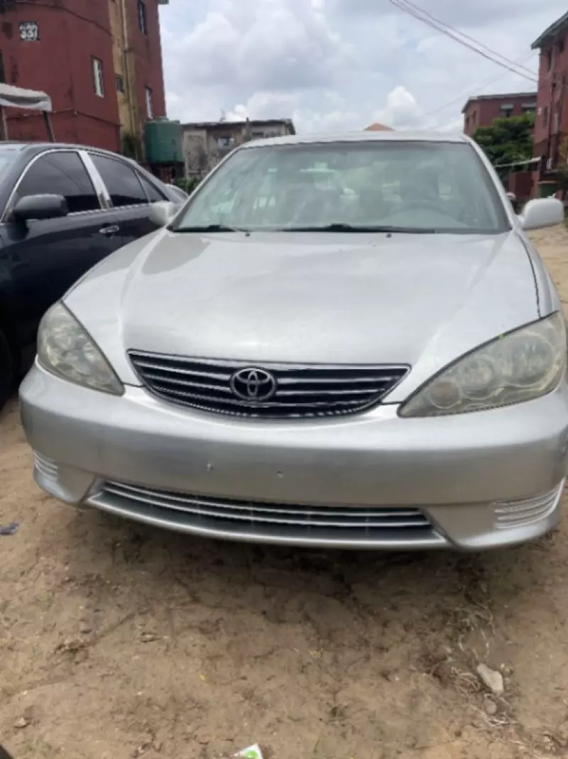 Toyota Camry   - 2005