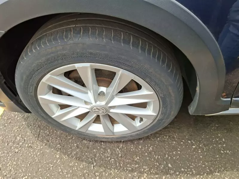 Volkswagen Golf   - 2016