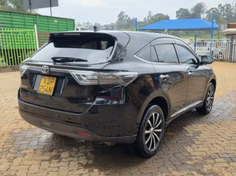 Toyota Harrier   - 2016
