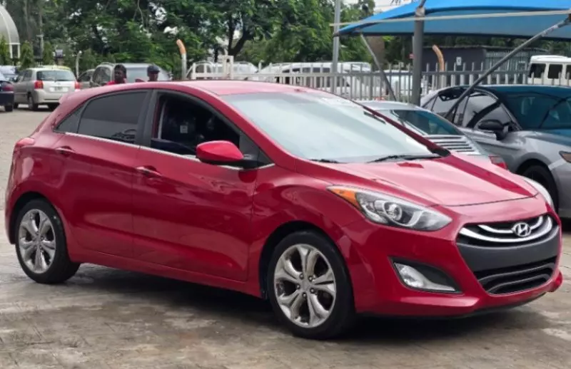 Hyundai Elantra   - 2013
