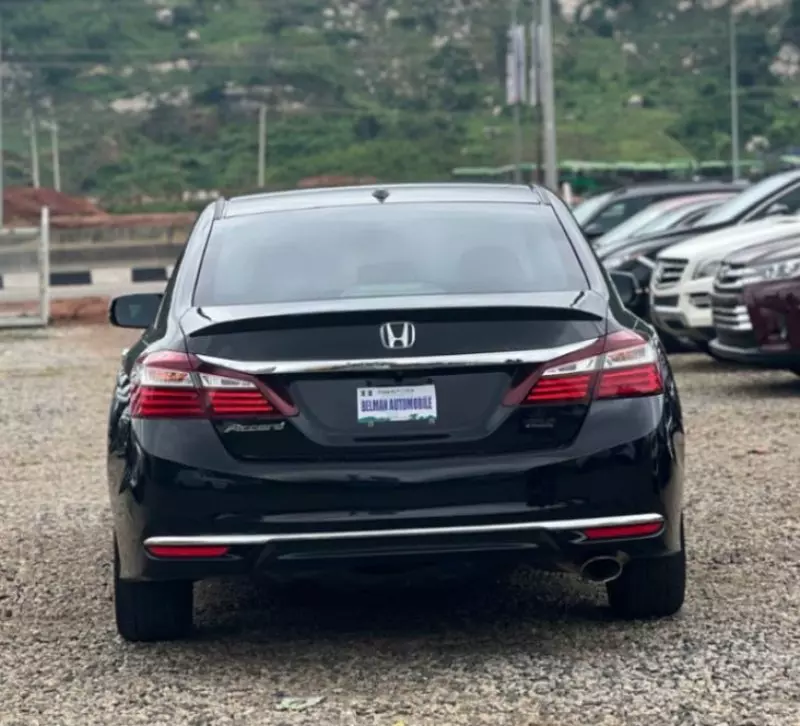 Honda Accord   - 2017