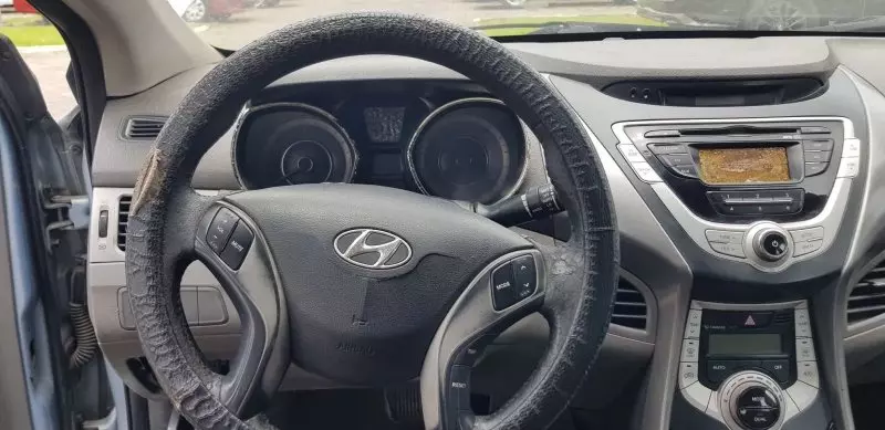Hyundai Elantra   - 2012