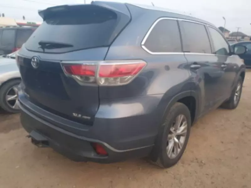 Toyota Highlander   - 2016