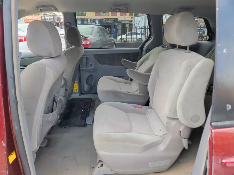 Toyota Sienna   - 2004