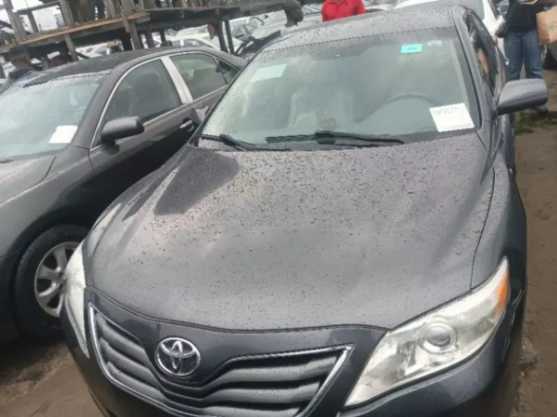 Toyota camry   - 2010