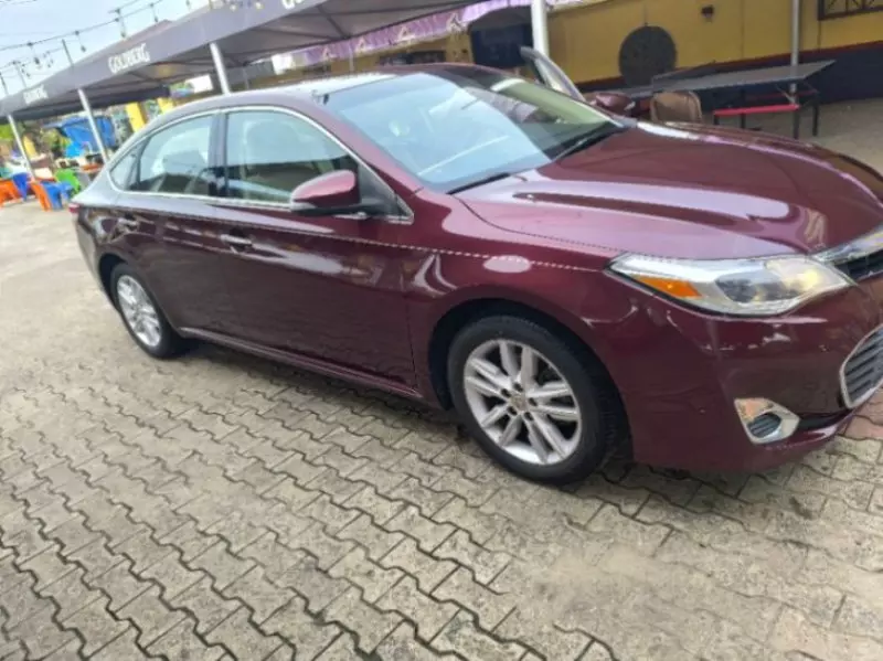 Toyota Avalon   - 2014