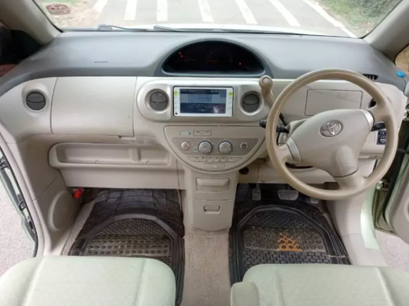 Toyota Porte   - 2012