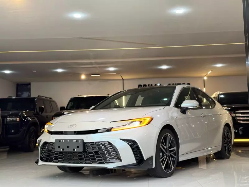 Toyota Camry   - 2025