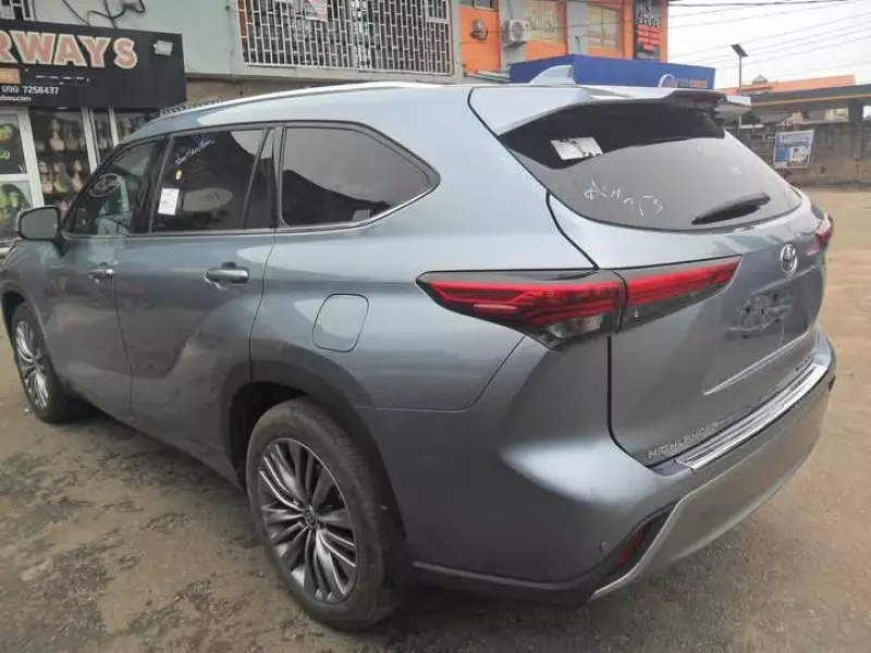 Toyota Highlander   - 2020