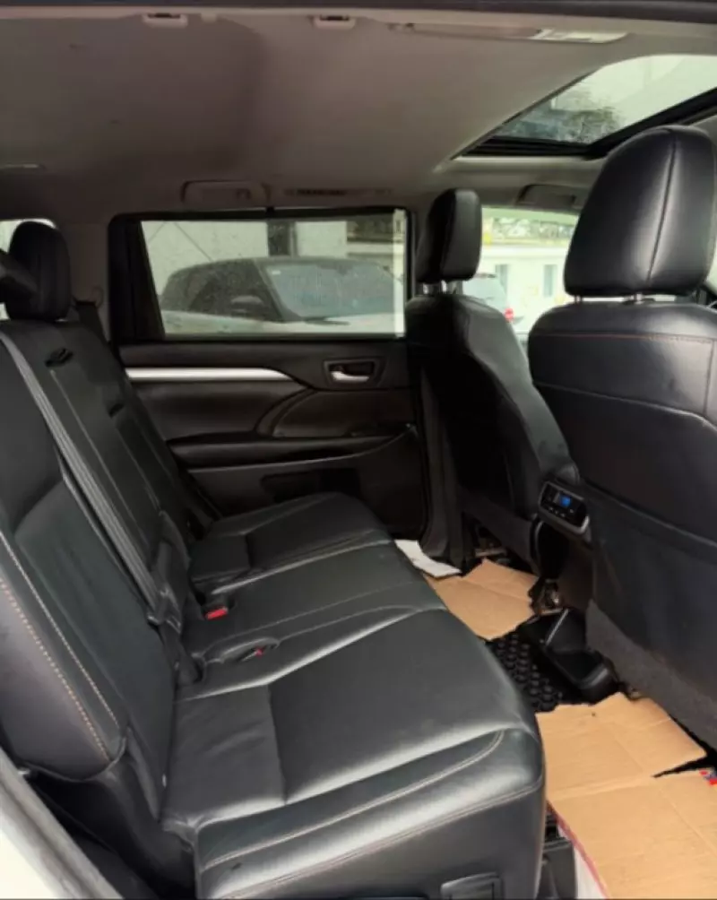 Toyota Highlander   - 2016