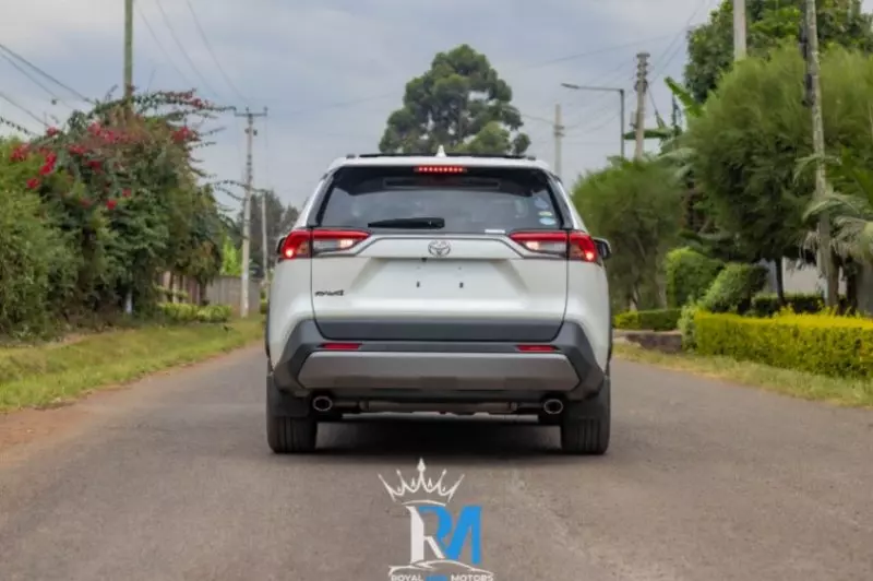 Toyota RAV 4   - 2019