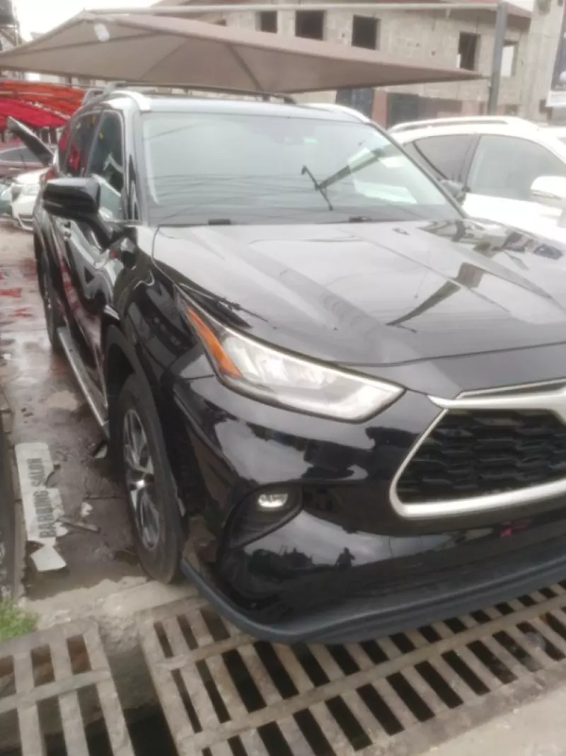 Toyota Highlander   - 2020