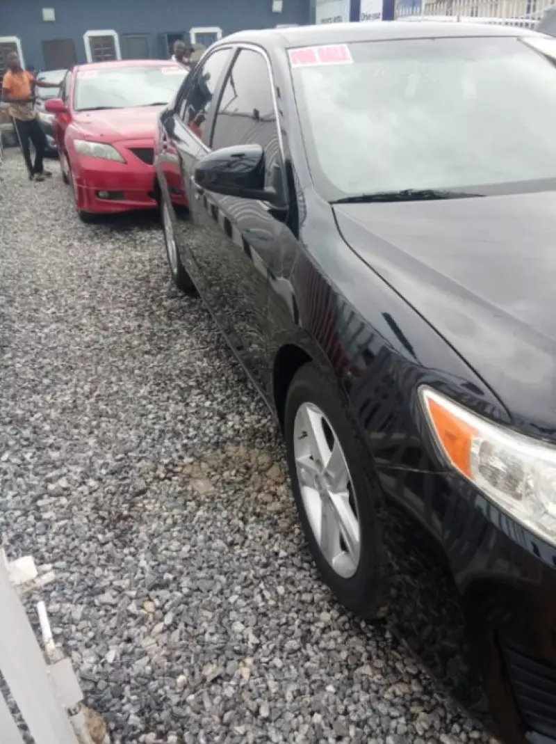 Toyota Camry   - 2012