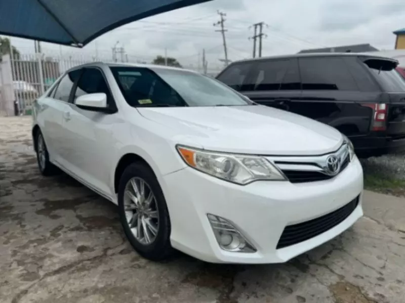 Toyota camry   - 2012