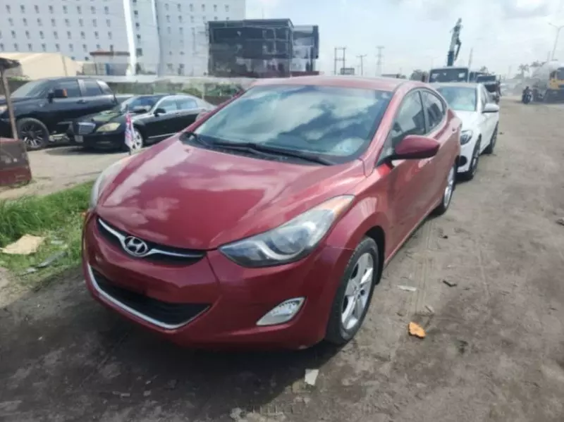 Hyundai Elantra   - 2012