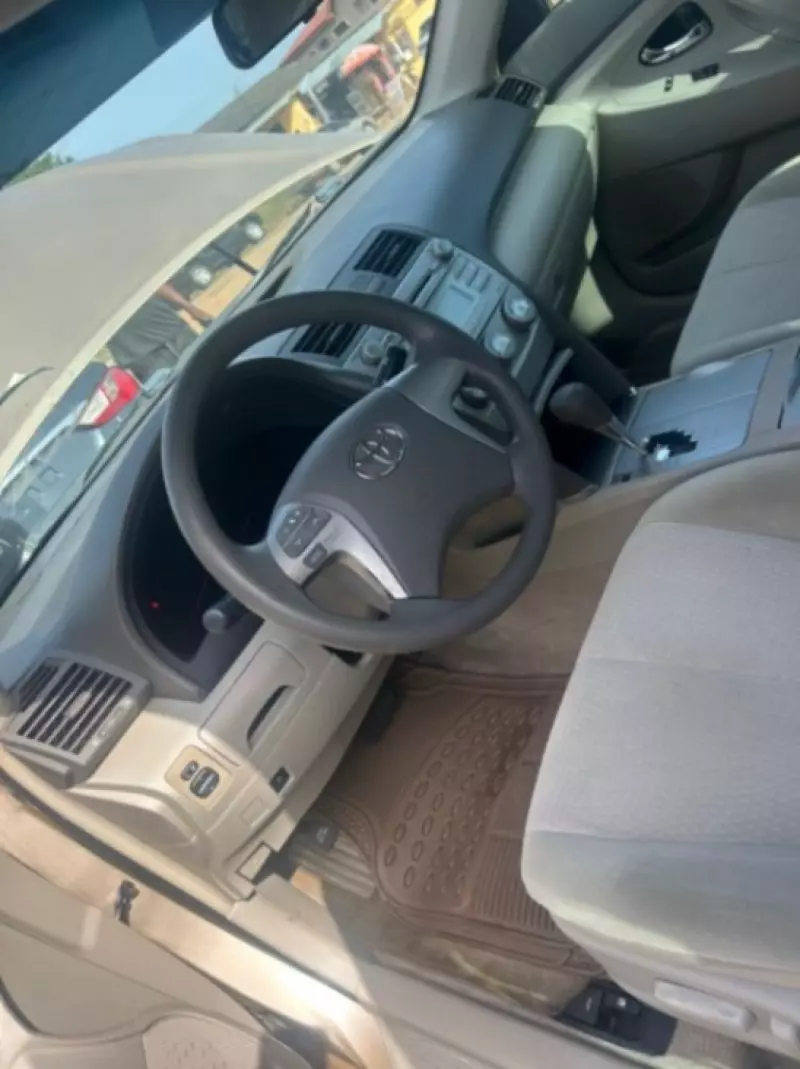 Toyota Camry   - 2010