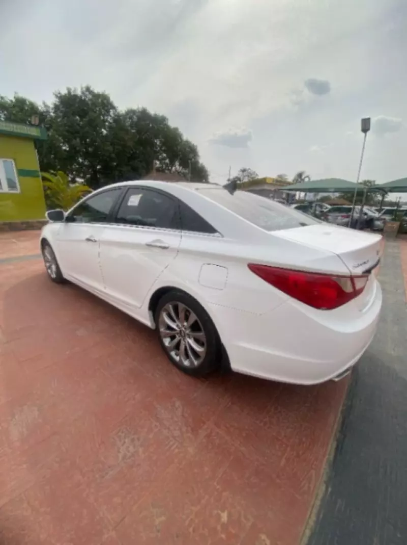 Hyundai Sonata - 2012