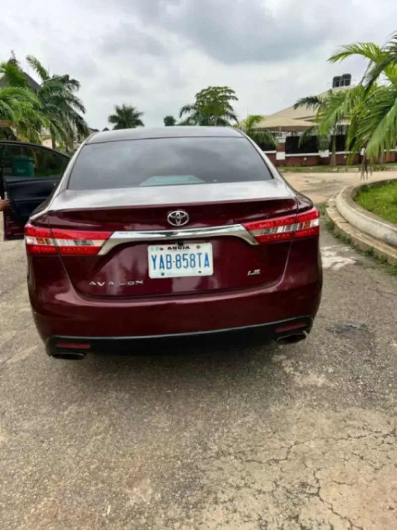 Toyota Avalon   - 2013