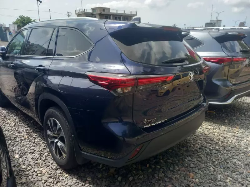 Toyota Highlander   - 2021