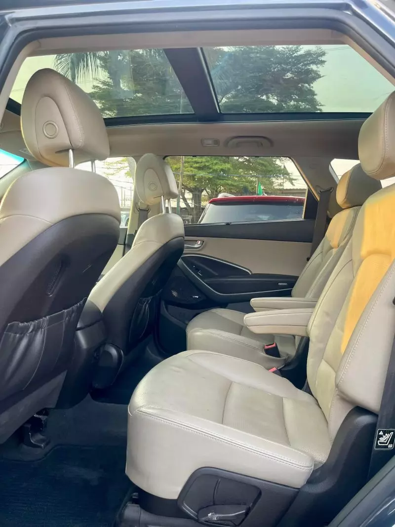 Hyundai Santa Fe   - 2015