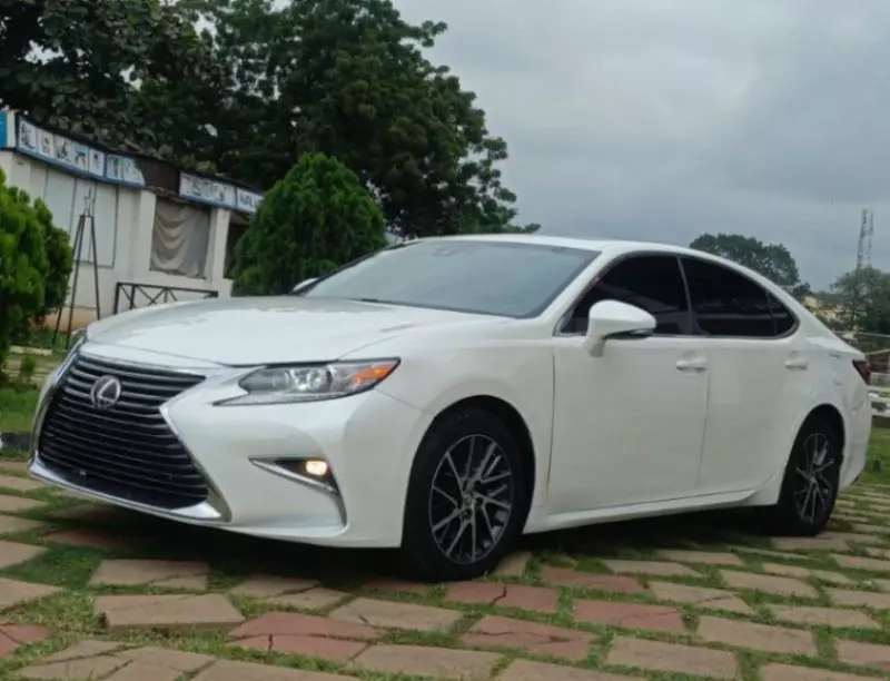Lexus ES 350   - 2017