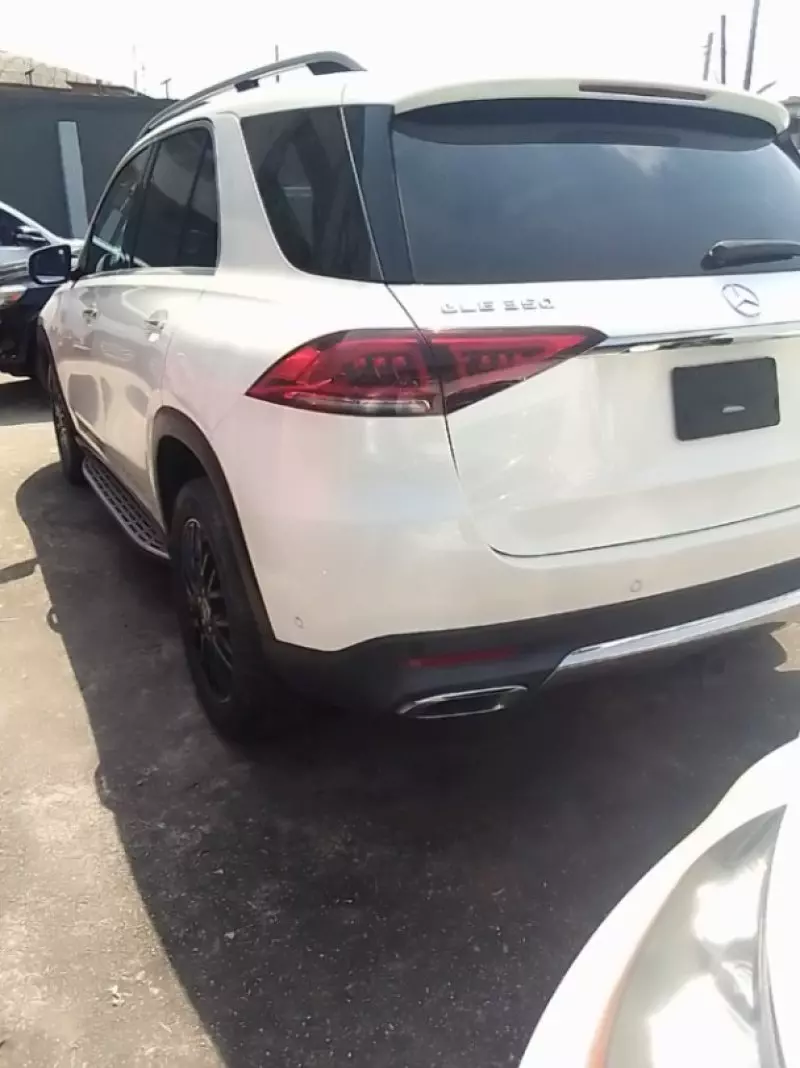 Mercedes-Benz GLC 300   - 2021