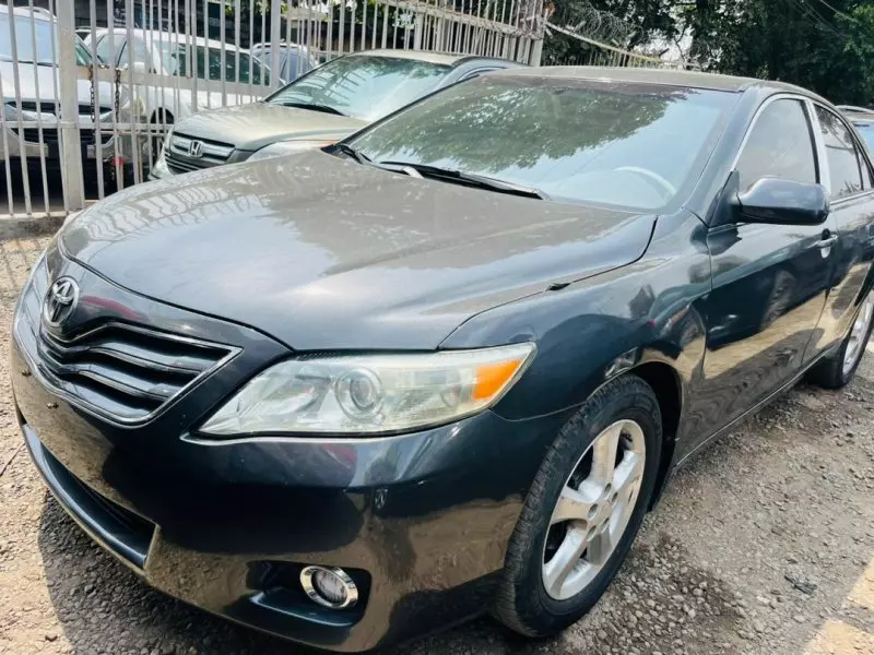 Toyota Camry   - 2011