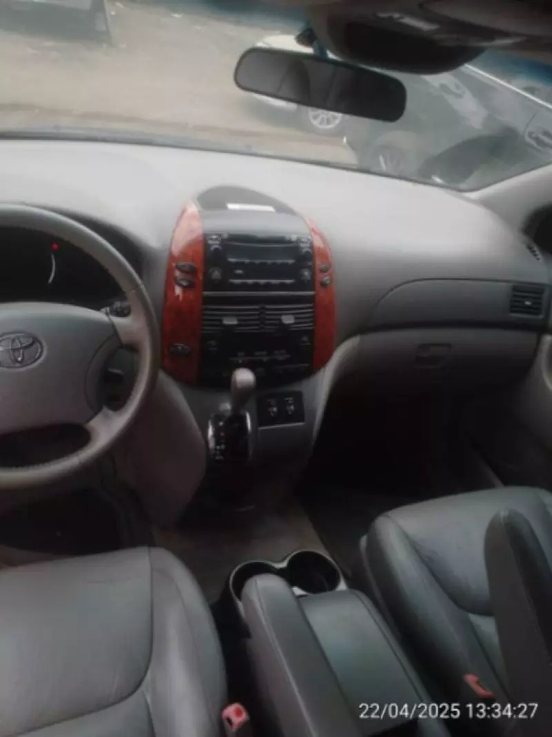 Toyota Sienna   - 2006