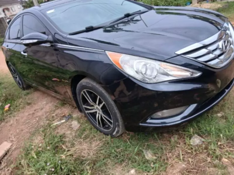 Hyundai Sonata   - 2011