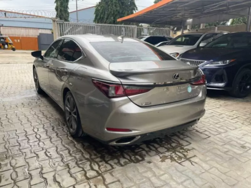 Lexus ES 350   - 2019