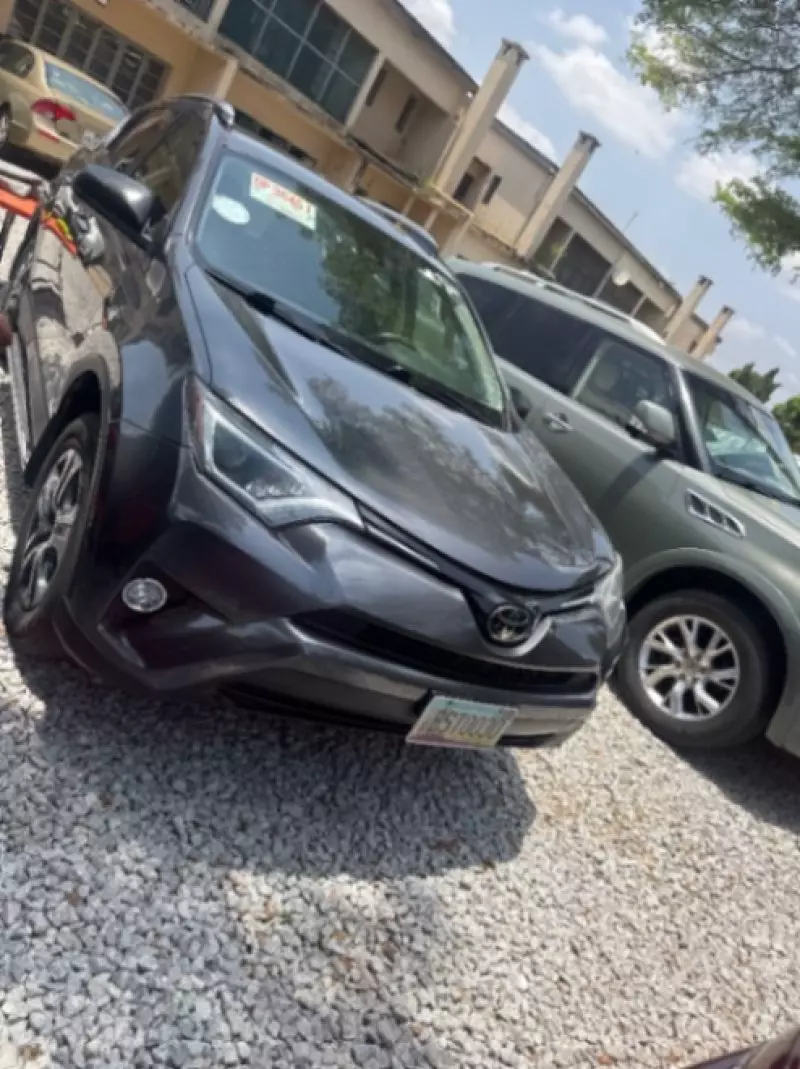 Toyota RAV 4   - 2018