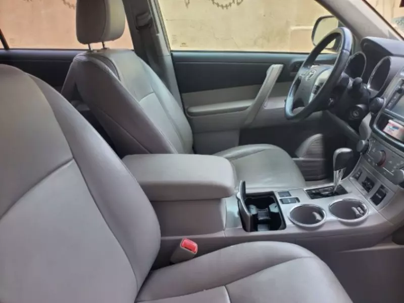 Toyota Highlander   - 2013