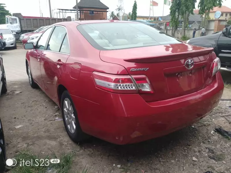 Toyota Camry   - 2010