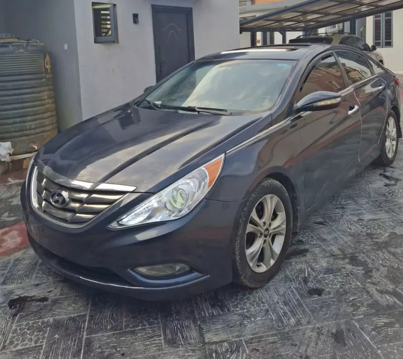 Hyundai Sonata   - 2011