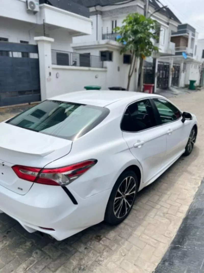 Toyota Camry   - 2018