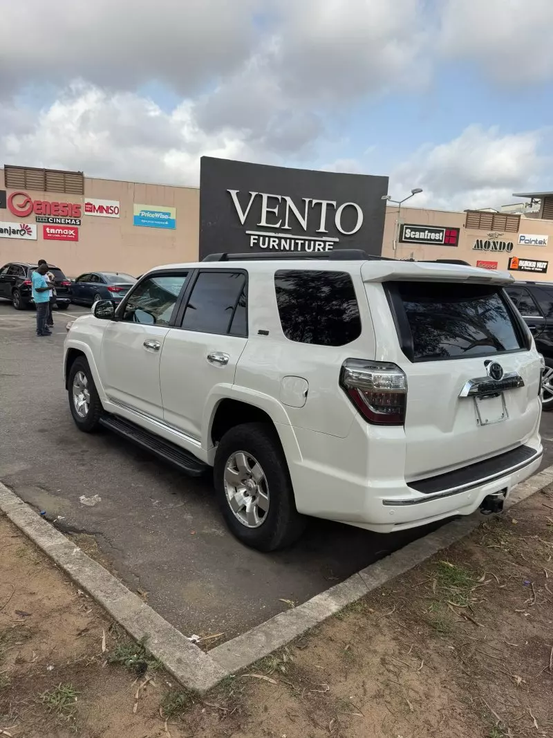 Toyota 4-Runner   - 2010
