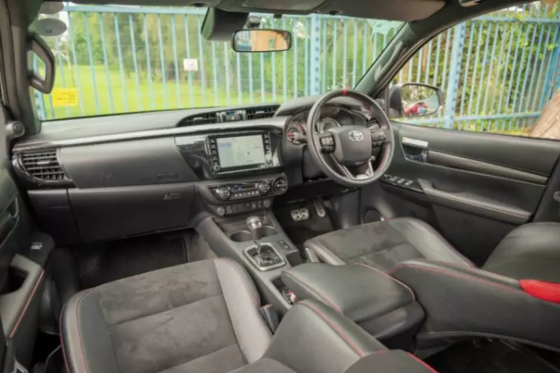 Toyota Hilux   - 2021