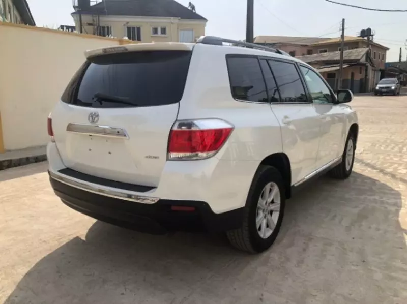 Toyota Highlander   - 2012