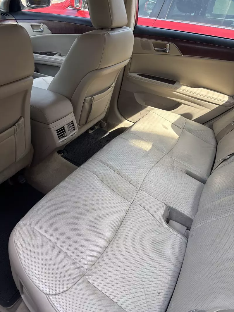 Toyota Avalon   - 2012