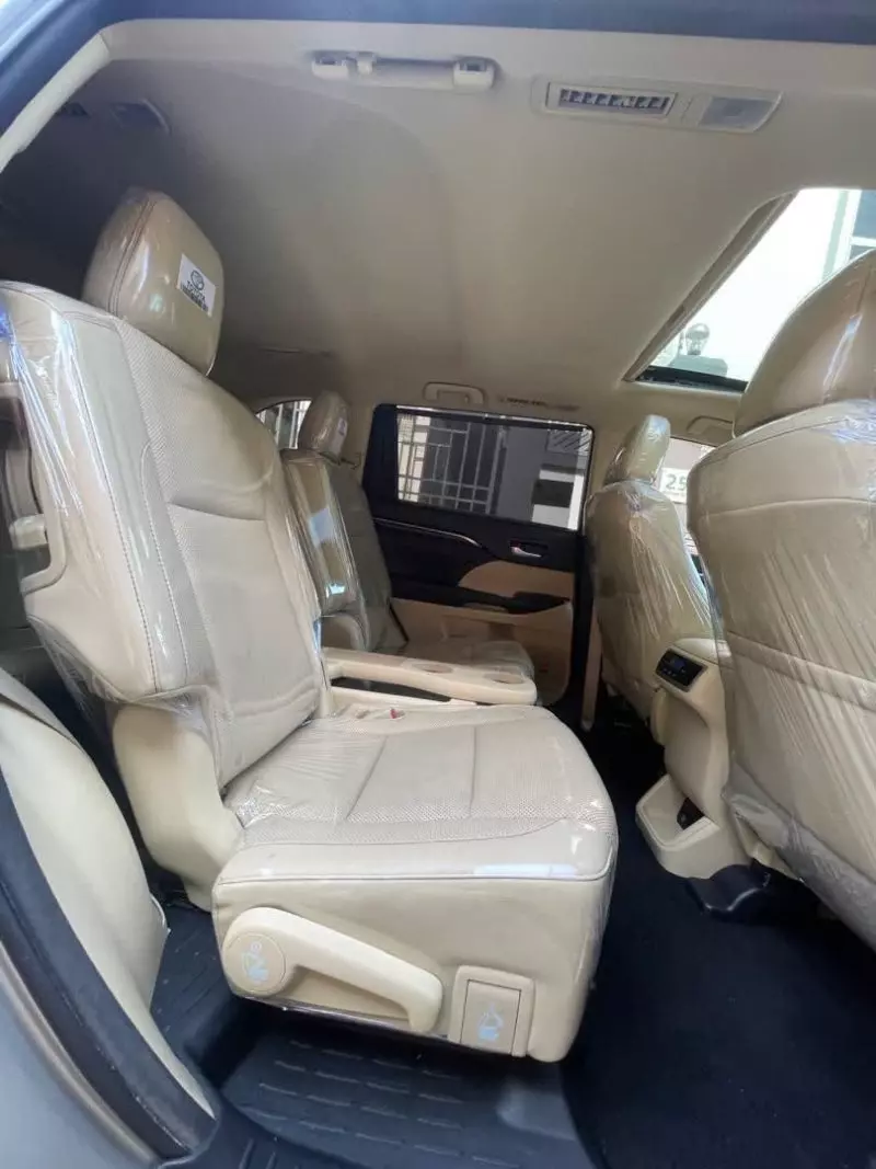 Toyota Highlander   - 2015