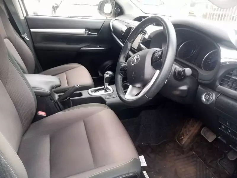 Toyota Hilux   - 2017