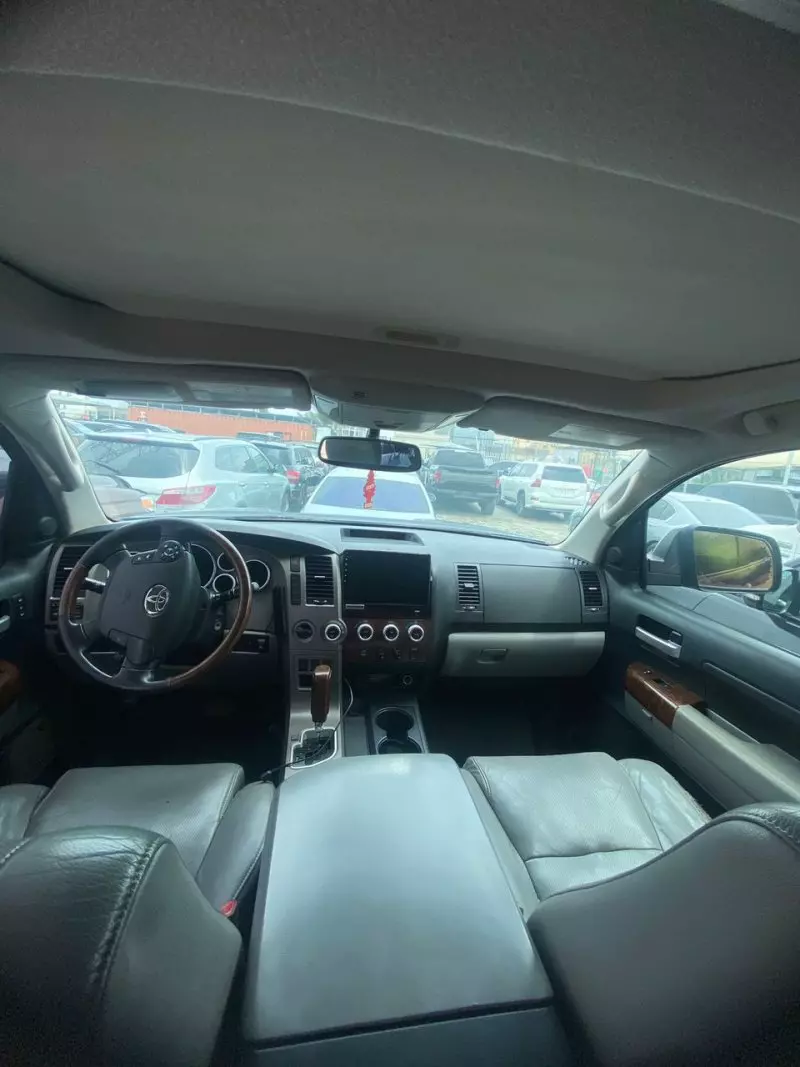Toyota Tundra   - 2012
