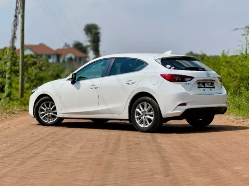 Mazda Axela    -