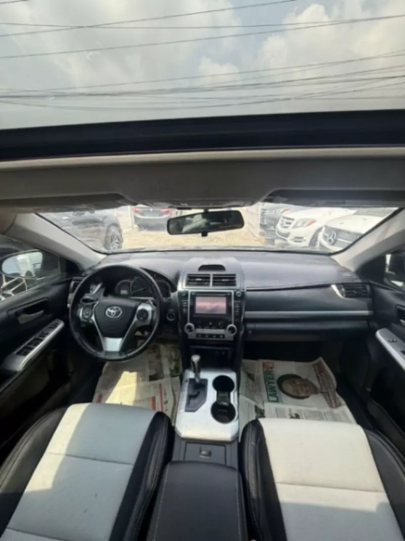 Toyota Camry   - 2012