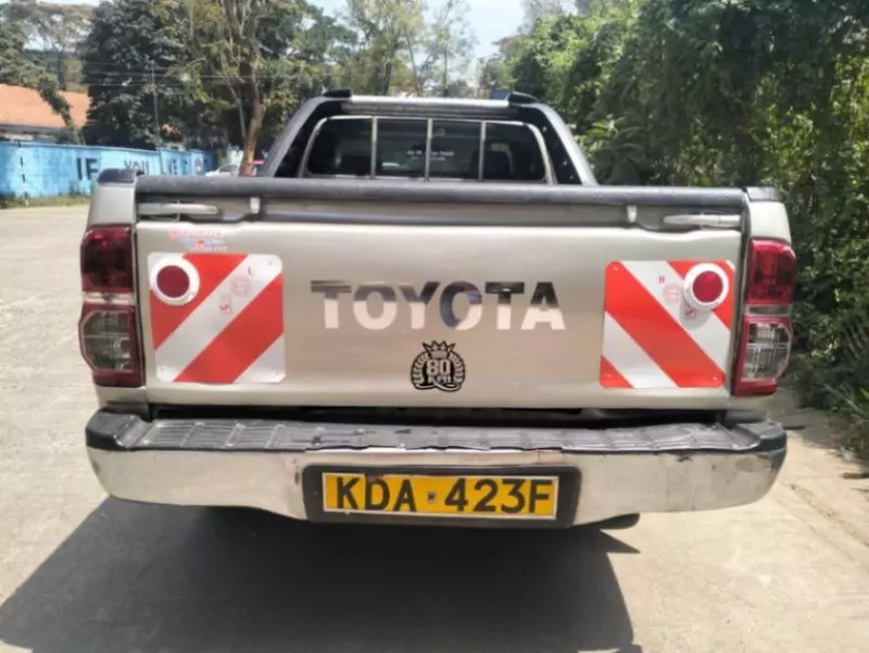 Toyota Hilux   - 2013