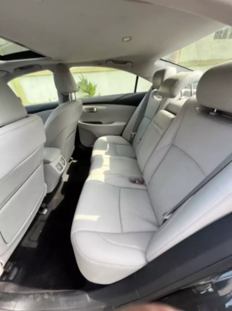 Lexus ES 350   - 2010