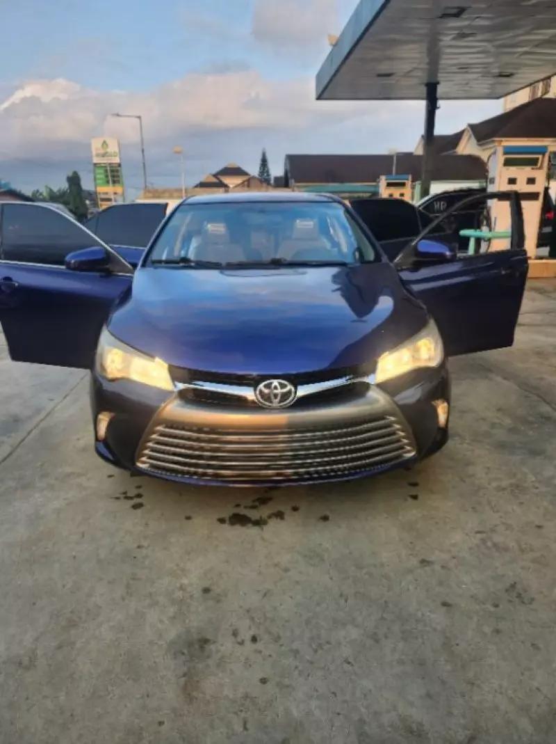 Toyota camry   - 2015