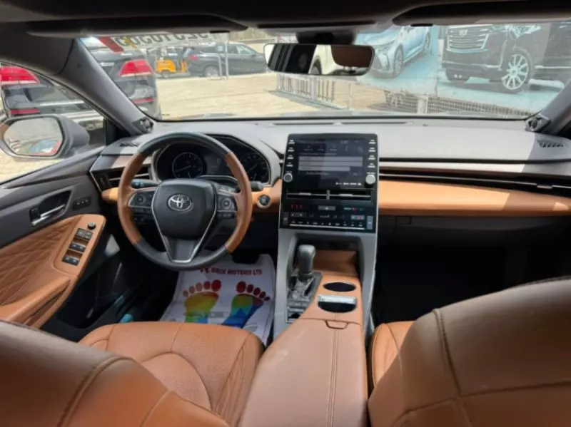 Toyota Avalon   - 2019